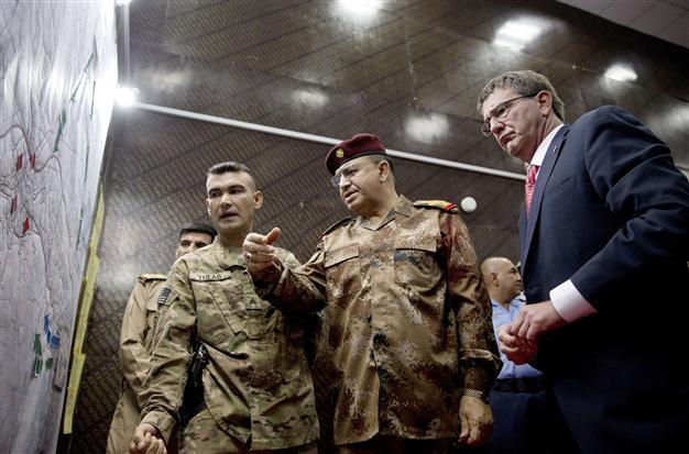 US defense chief visits Iraq for talks on war against ISIL