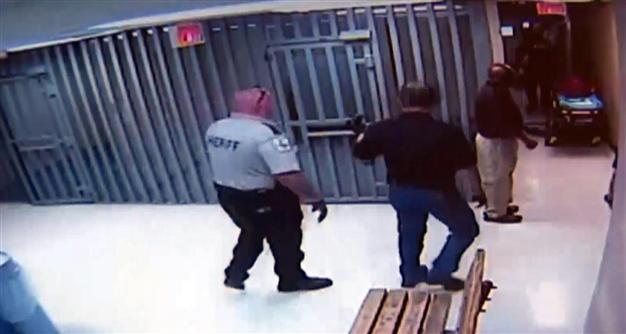 Death of woman in Texas jail consistent with suicide: prosecutor