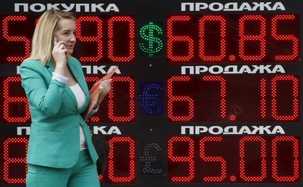 Russian economy decline slows, but recovery elusive