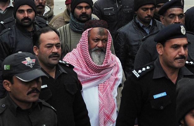 Pakistan police say kill leader of banned sectarian group