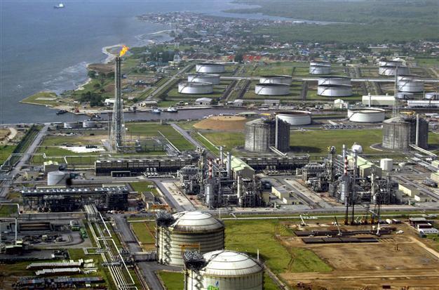 Royal Dutch Shell to cut 6,500 jobs on oil price slump