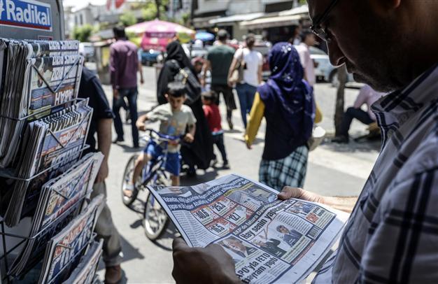 Annual print media circulation falls by 7.6 percent