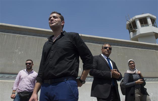 Egypt court postpones Jazeera retrial verdict
