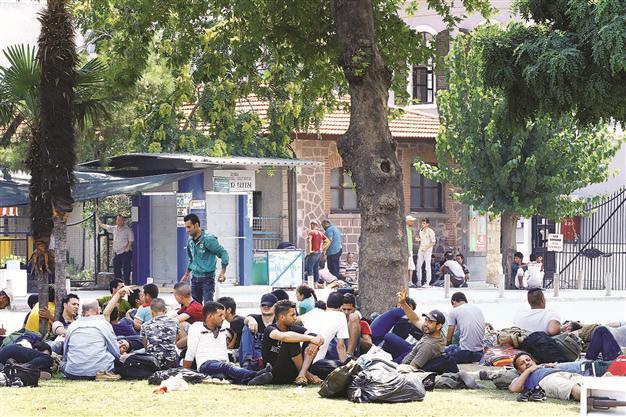 Syrian migrants not here to stay, using İzmir as transition point to Greece