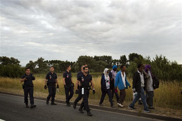 UK government announces new steps against illegal immigrants