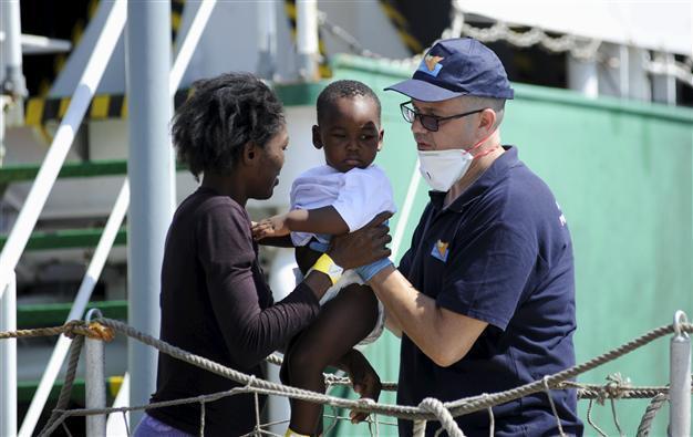 Over 550 migrants rescued off Italy, five found dead: MSF
