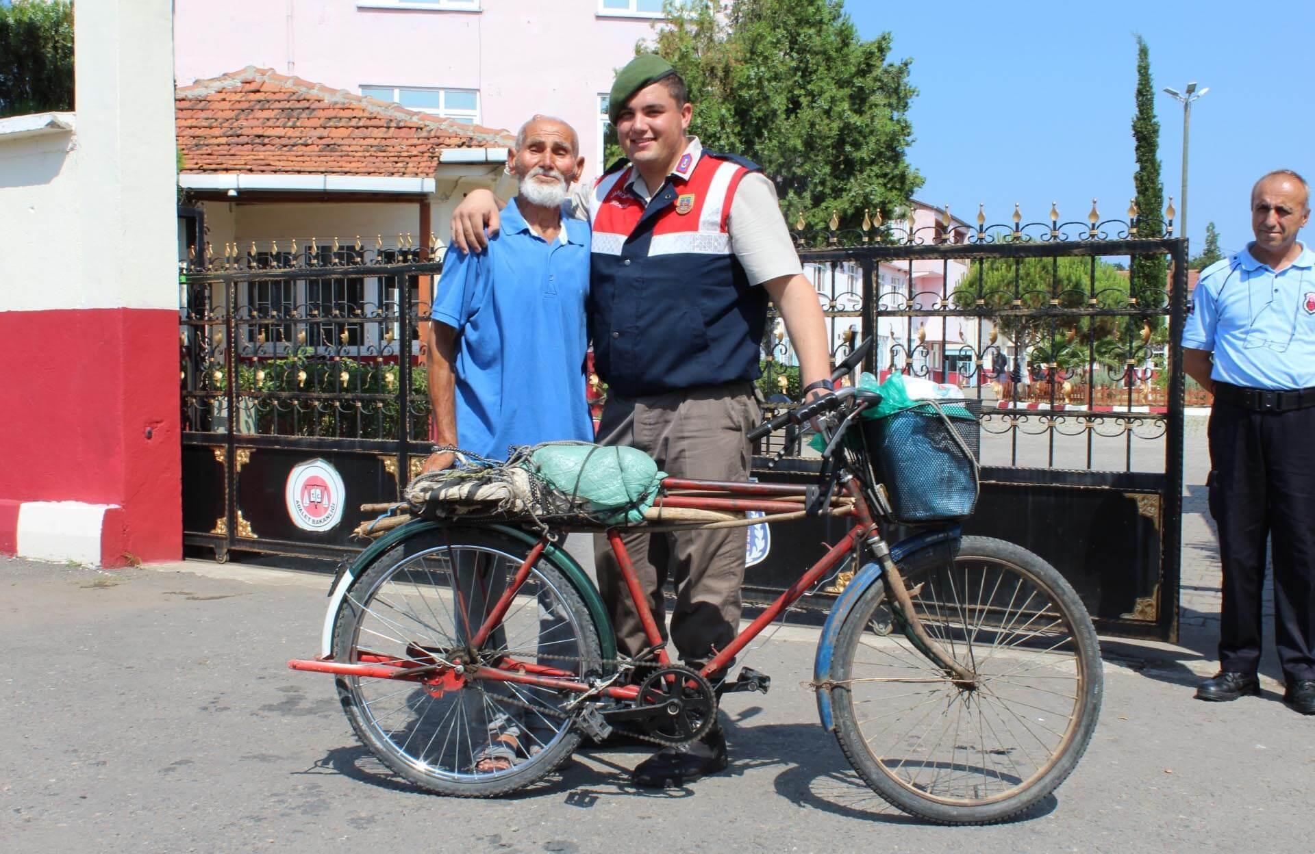 76-year-old man cycles 1,054 kilometers to see grandson