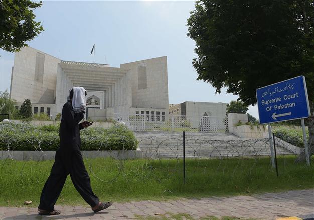 Top Pakistan judges back controversial military courts