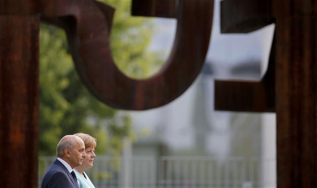 Under Western pressure, Kosovo to put war crimes court to new vote