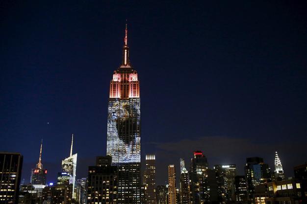 Cecil the lion lights up New Yorks Empire State building