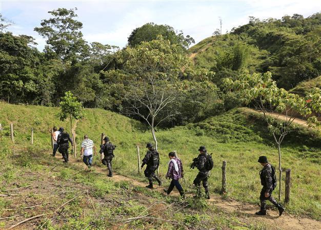Colombia rebels want meeting with pope during Cuba visit