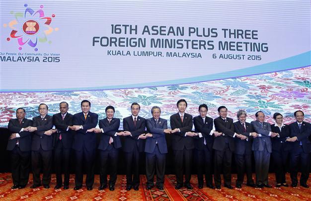SE Asian nations wrangle over South China Sea statement