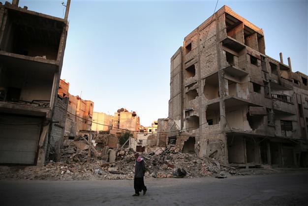 ISIL jihadists seize key Syrian town: Monitor