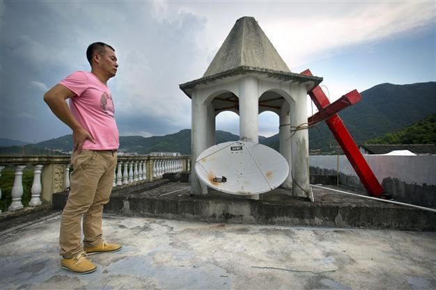China removes cross from church after month-long protest ends