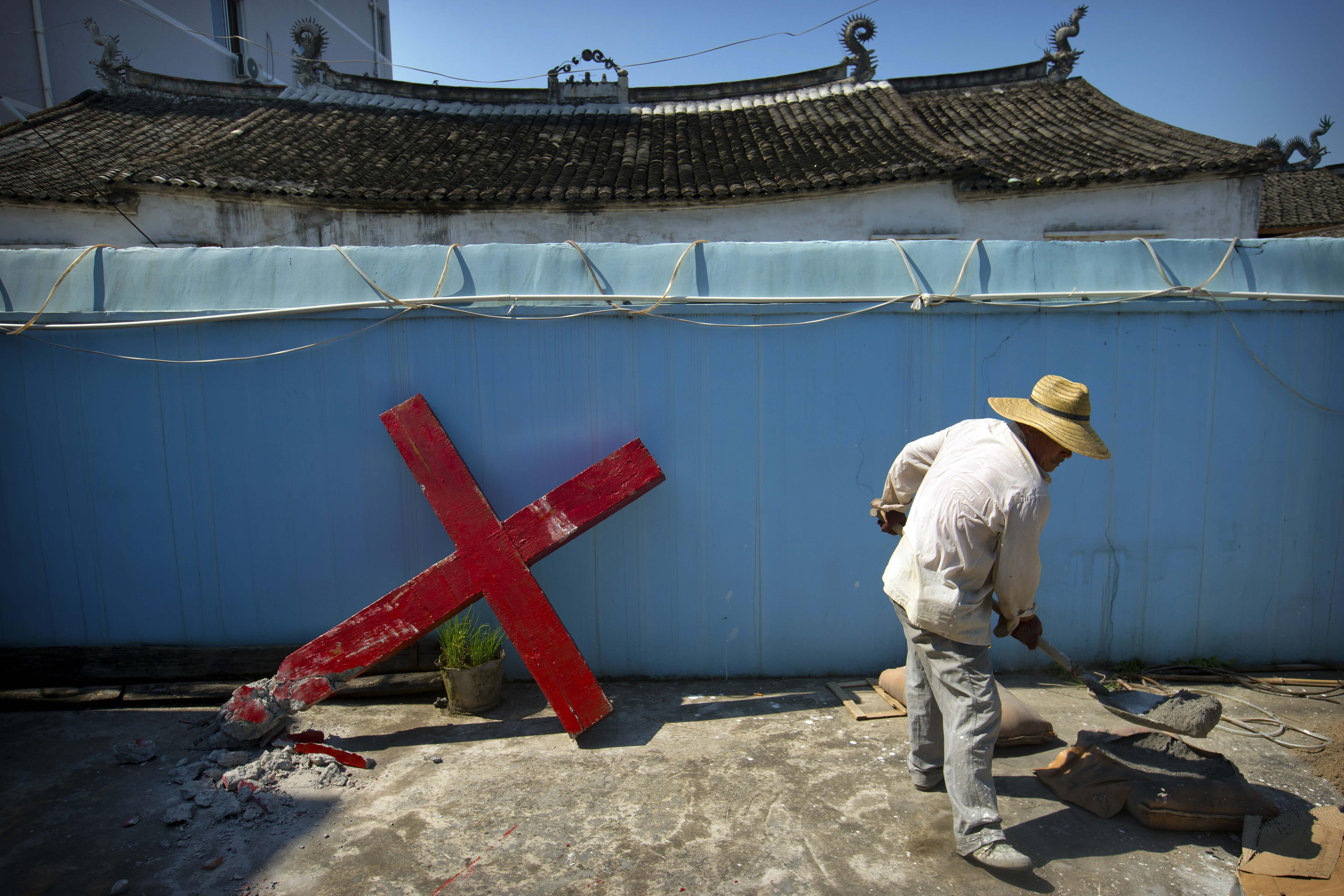 China removes cross from church after month-long protest ends