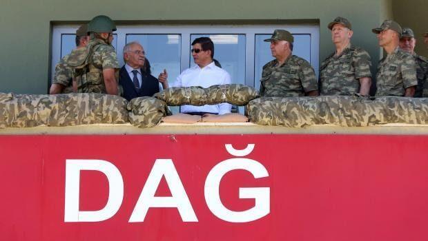 Turkish PM visits ISIL-hit border outpost amid heavy security