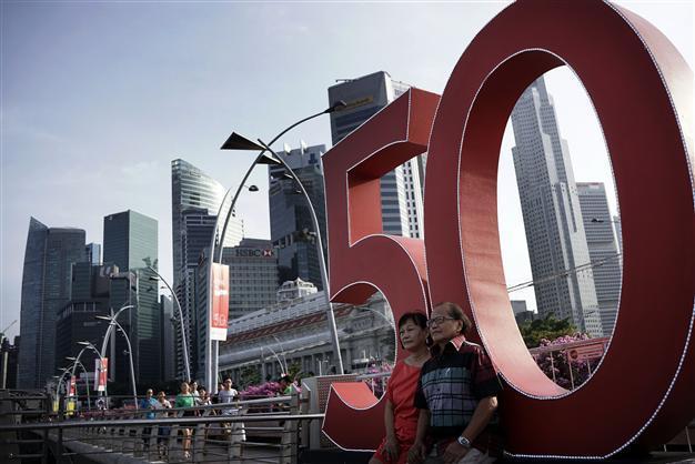 Singapore marks 50th birthday with grand parade
