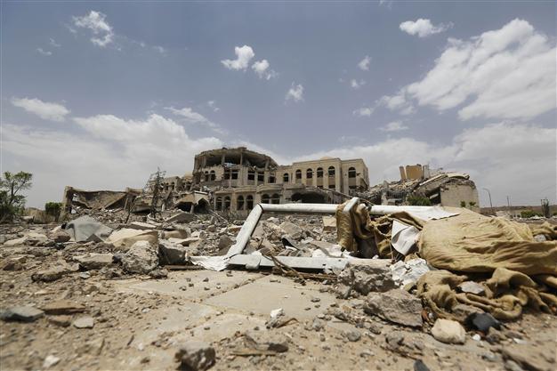 Anti-Houthi Fighters advance into central Yemeni city