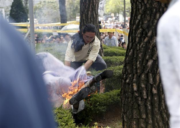 Man sets self on fire outside Japanese embassy in Seoul