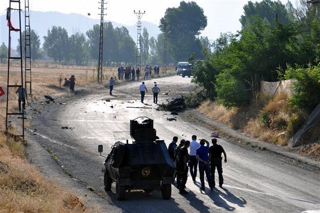 One police officer wounded in bomb attack in Turkey’s east