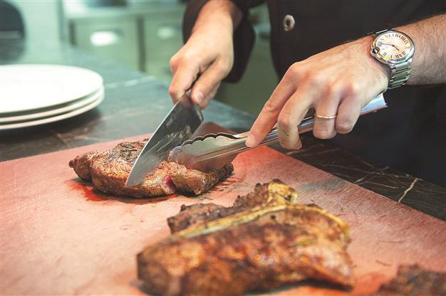High meat prices, planned imports ruffle feathers in Turkey