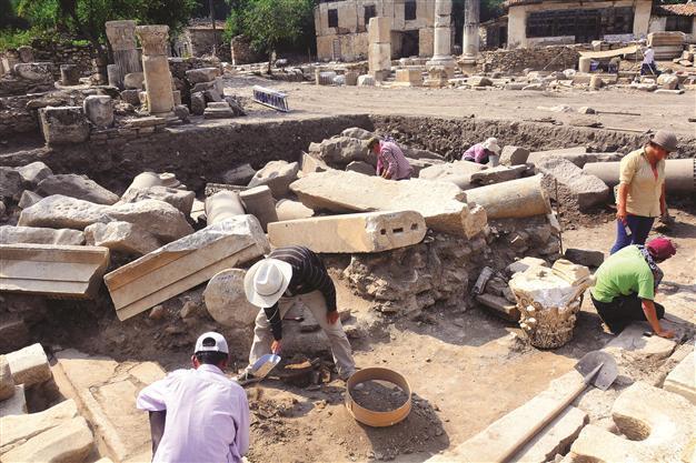 Byzantine graves found in ancient city