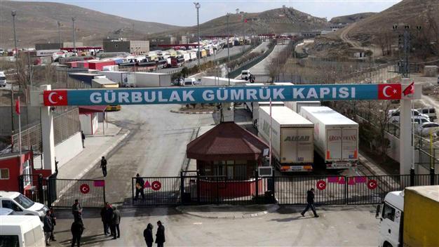 Iran closes key crossing with Turkey