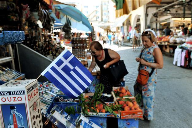 Greek economy surprises, returns to growth in second quarter