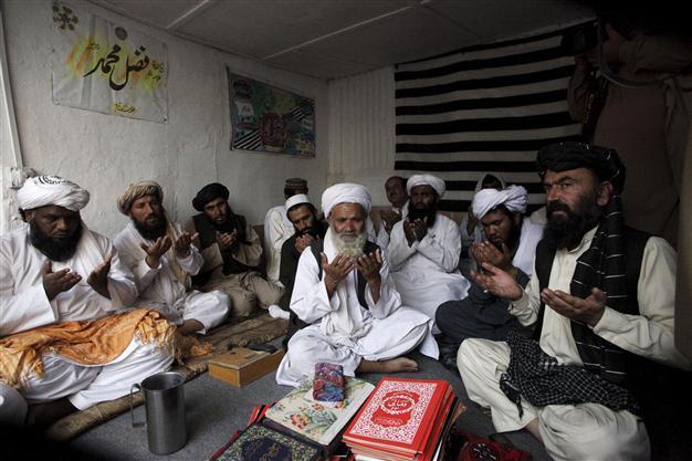 Afghan delegation arrives in Pakistan to discuss peace