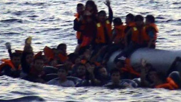 VIDEO: Greek Coast Guard pops Syrian migrant boat, Turkish fishermen claim