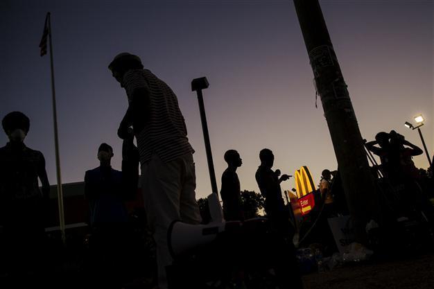 State of emergency in Ferguson, Missouri, extended at least 24 hours