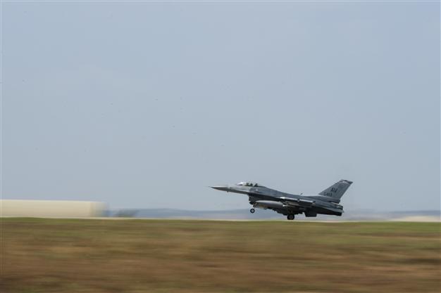US, allies target ISIL in Syria, Iraq with 24 air strikes: US military