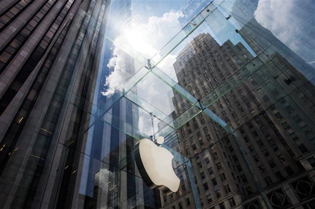 Apple says hired 65 pct more women in the past year