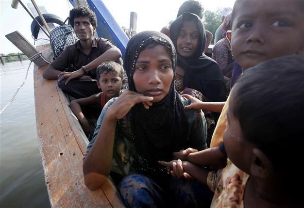 Indonesia, Malaysia to help Muslim migrants stranded at sea