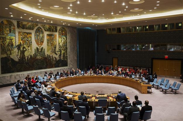 UN backs new Syria peace plan after govt strikes kill nearly 100