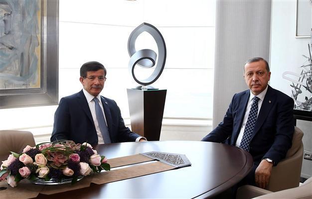 Eyes on Erdoğan as Davutoğlu expected to return mandate today