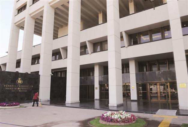 Turkish Central Bank holds interest rates, shrugs off weak lira, political tensions