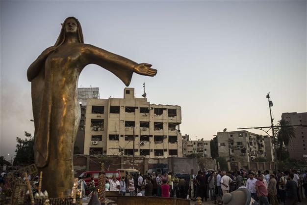 Car bomb wounds six Egyptian policemen in Cairo