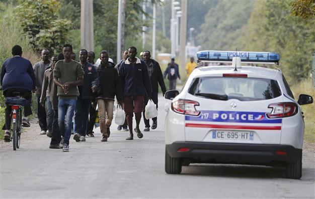 France and Britain to sign deal on Calais migrant crisis