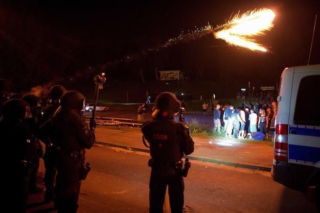 Several hurt in riot over refugees in eastern German town