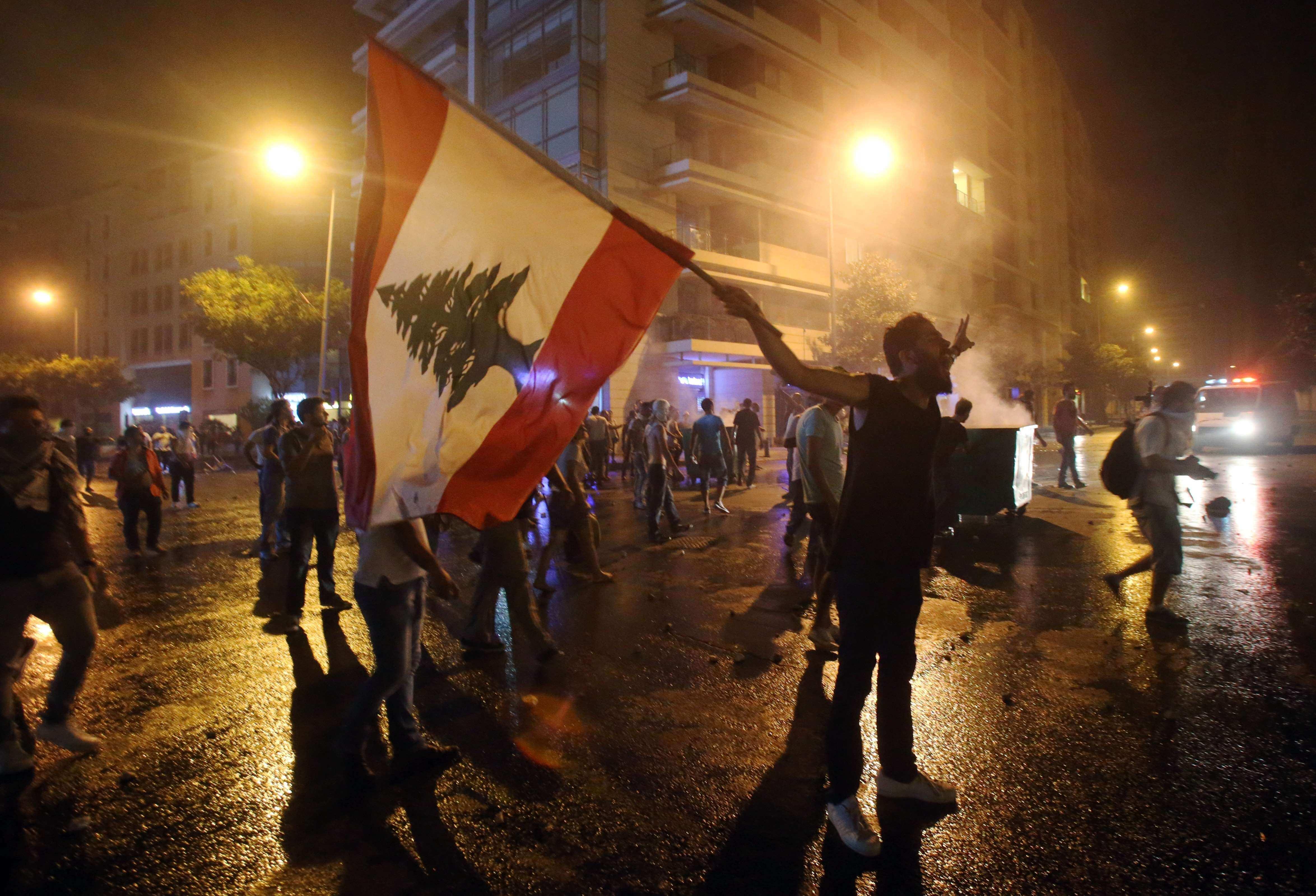16 hurt as clashes erupt in Beirut trash protest