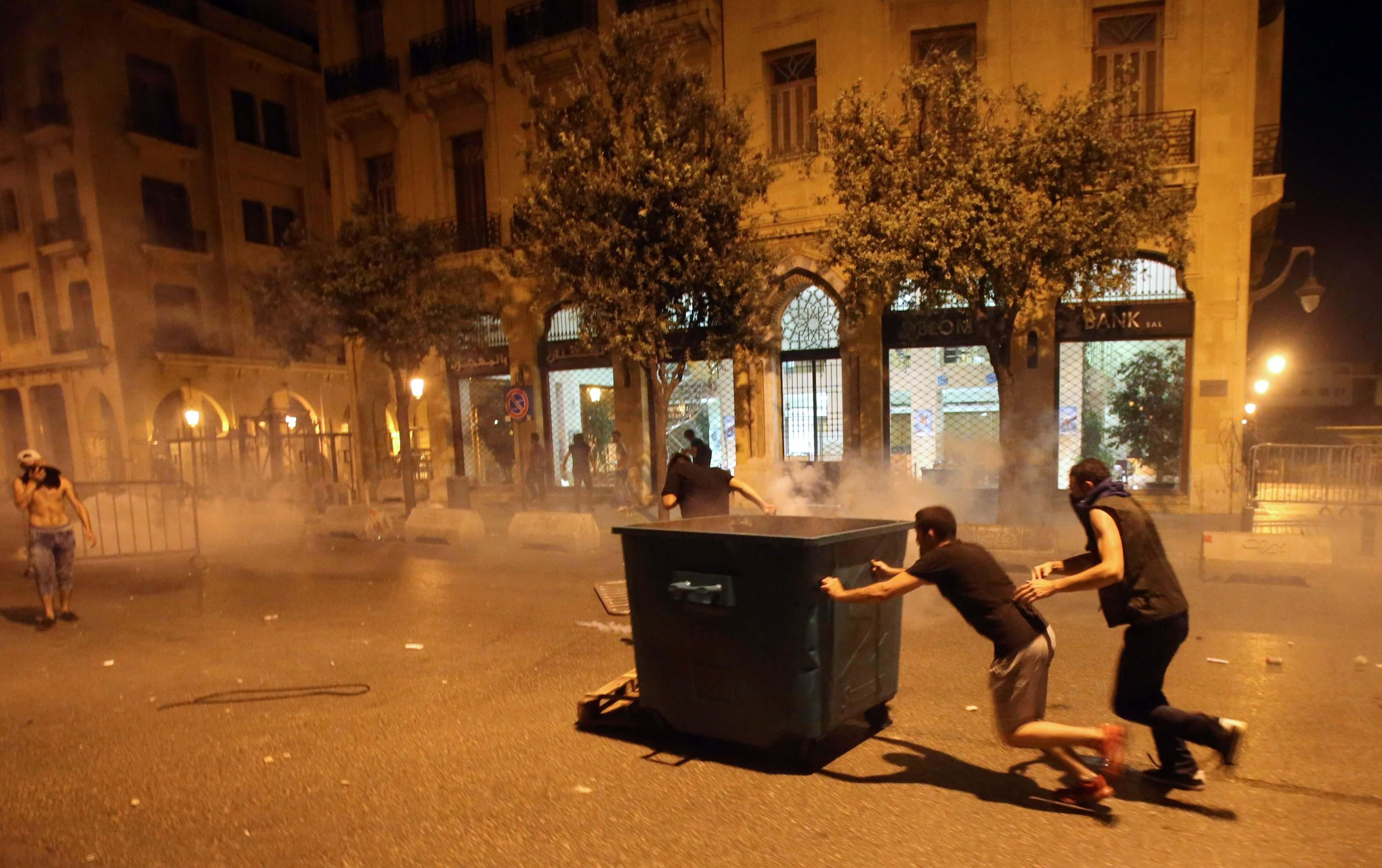 16 hurt as clashes erupt in Beirut trash protest