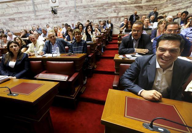 Greek political leaders row over snap election
