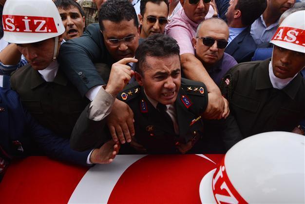 Mourners slam Erdoğan, Turkish gov’t at funeral ceremonies for slain soldiers