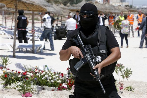 Tunisian border guard killed in shootout with terrorist group: State TV