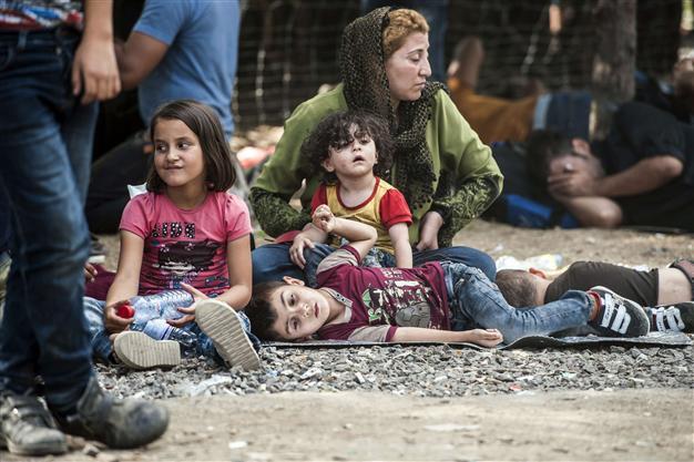 Berlin eases asylum rules for Syrians as migrants pour into EU