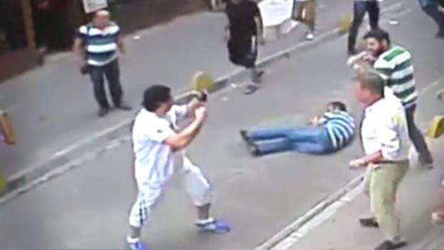 VIDEO: Irish-Kuwaiti tourist beats army of Turkish shopkeepers, declared hero on social media