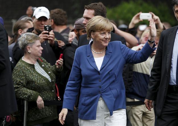 Conservative rebellion on Greek aid hits Merkels support: Poll