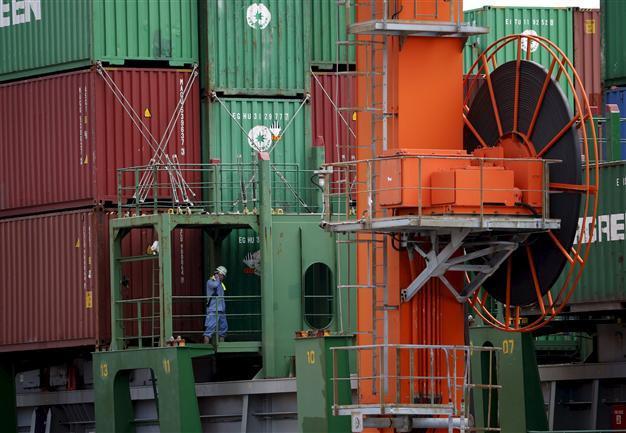 World trade drops to lowest level in six years