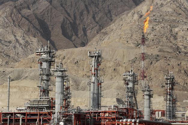 Iran to offer three gas fields for investment at London conference
